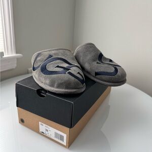 UGG Scuff Logo Slippers | Men’s 13 | Grey/Navy Blue | Suede & Sheepskin Insole